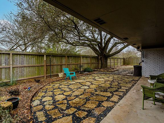 4th image of 2803 Fontana Dr