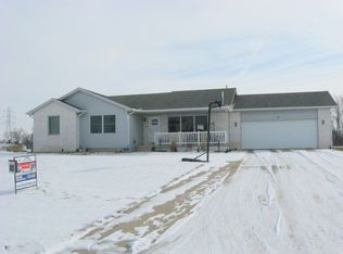 27 View Cir, Oreana, IL 62554