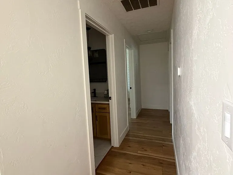 1232 W Berkeley St — Photo 4