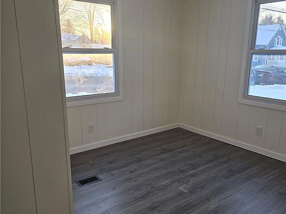 5th image of 207 W Center St