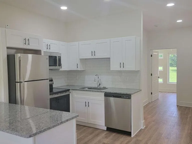 1351 Brewster St #3 — Photo 4