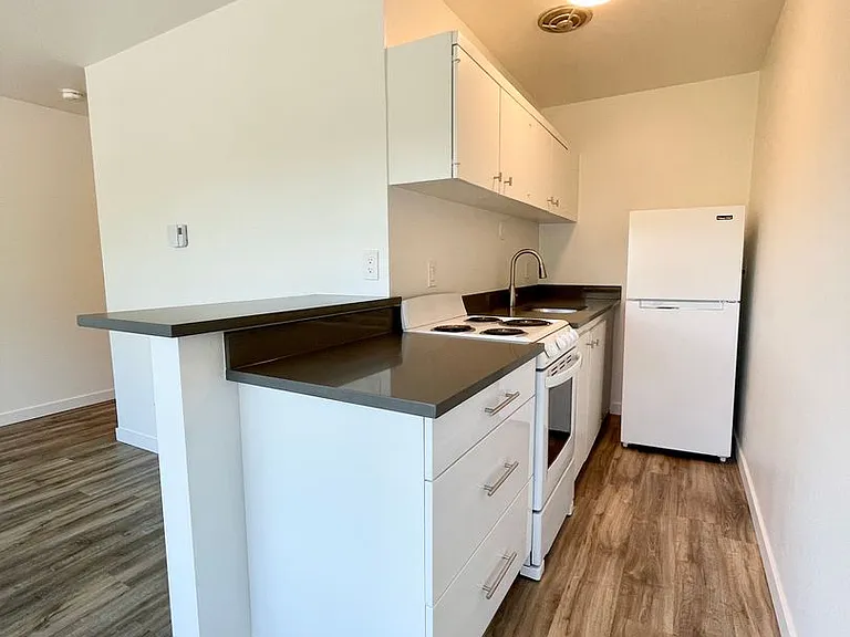 Village Vista Apartments — Photo 25