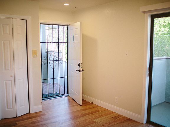 5th image of 55 Marlow Dr #1