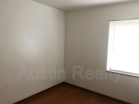 3rd image of 4061 S Grand Blvd #201