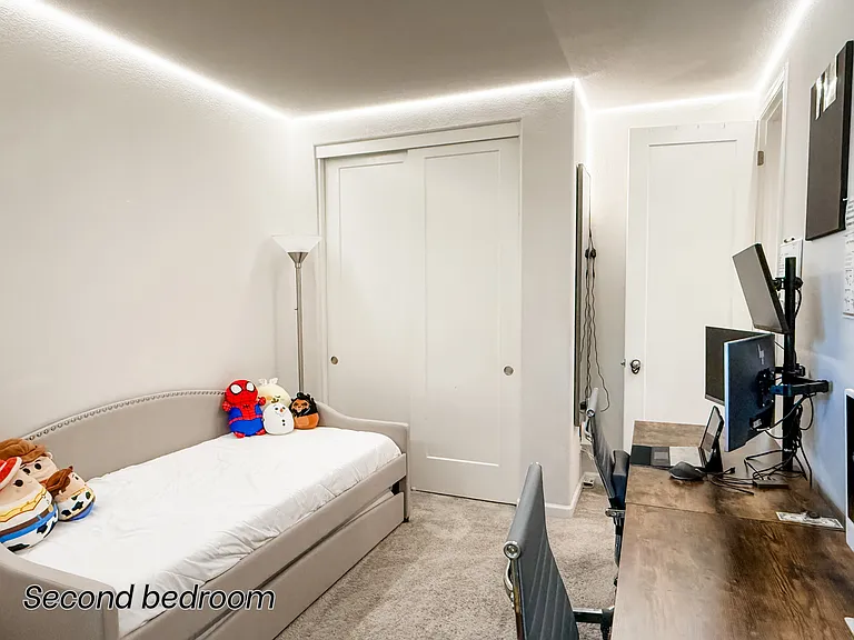 681 W Crocker Ln — Photo 19
