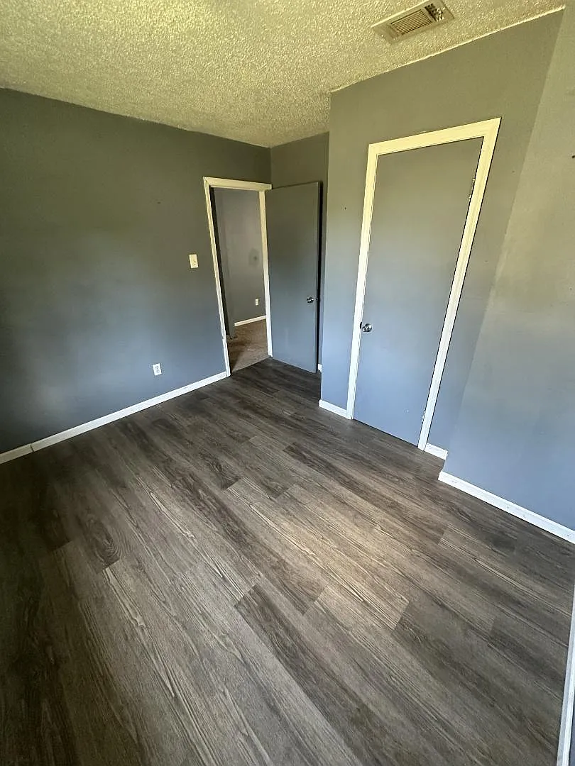 300 Mo Drive - 1 — Photo 4
