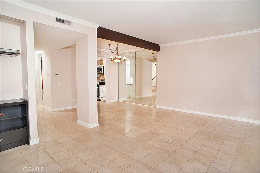 2 bed, 2.5 bath, 1349 sqft, $3,250 — Photo 2