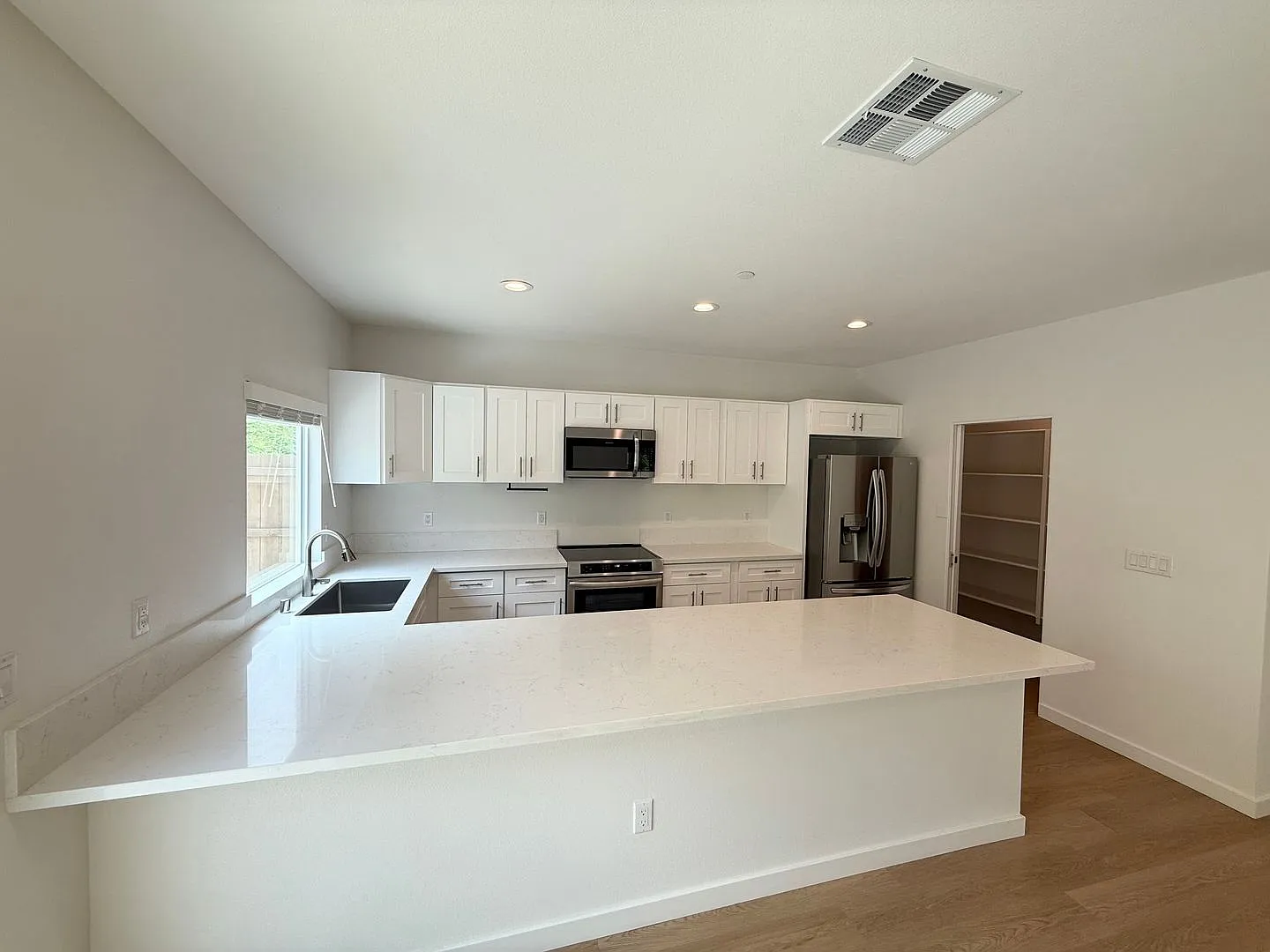 2201-2217 Bonita Ct — Photo 3