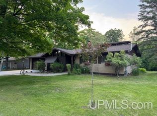 298 Hoover Ave, Niagara, WI 54151