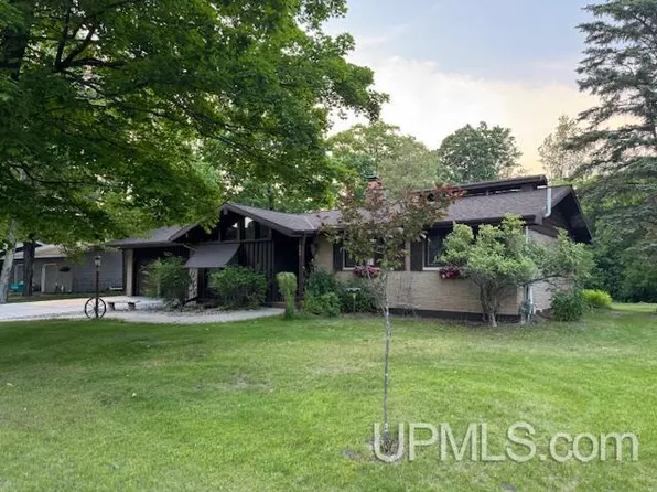 298 Hoover Ave, Niagara, WI 54151