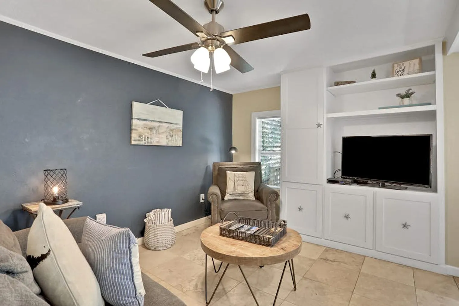 6 bed, 3.0 bath, 2045 sqft, $12,970 — Photo 4