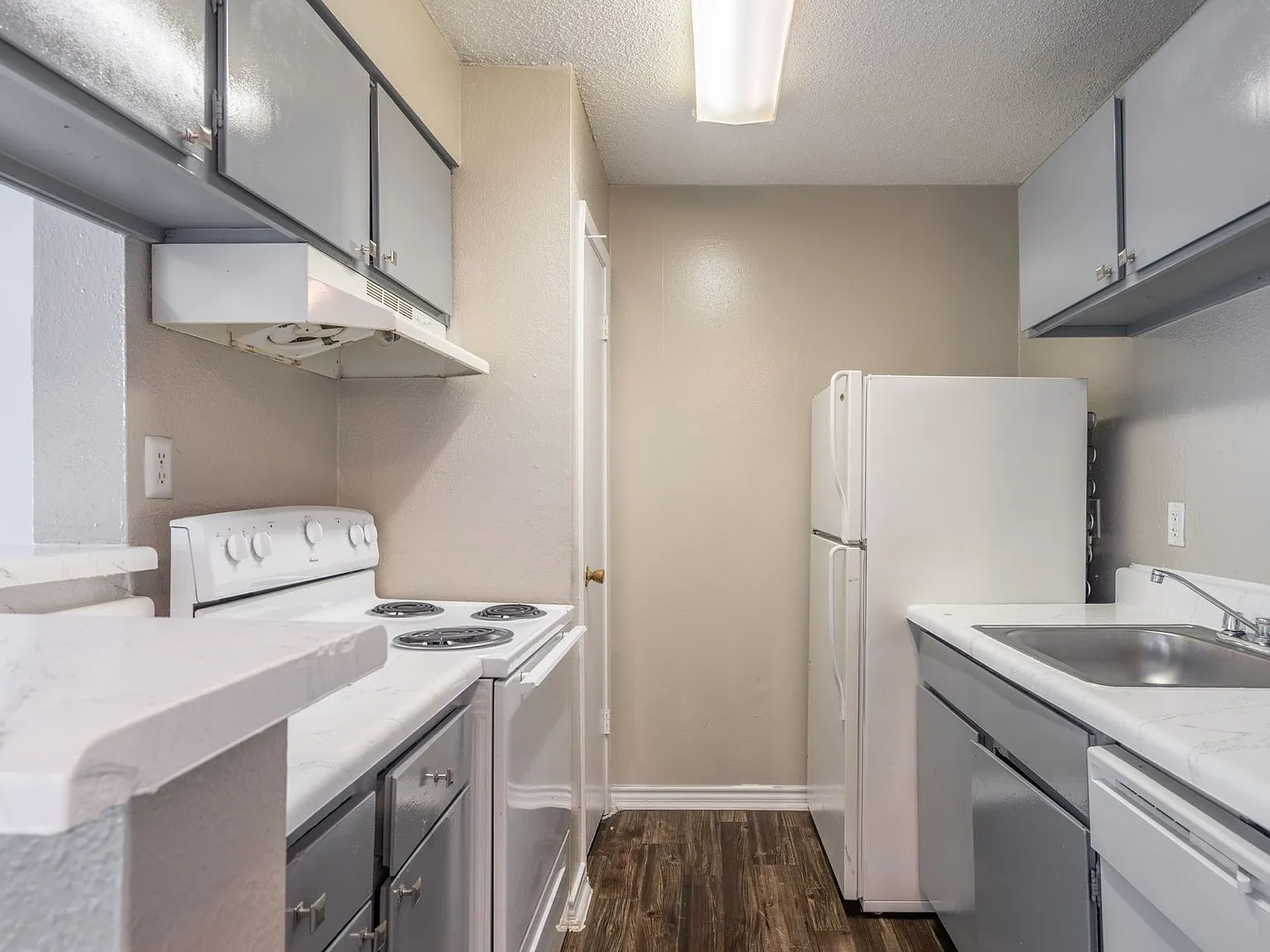 Albion Apartments — Photo 1