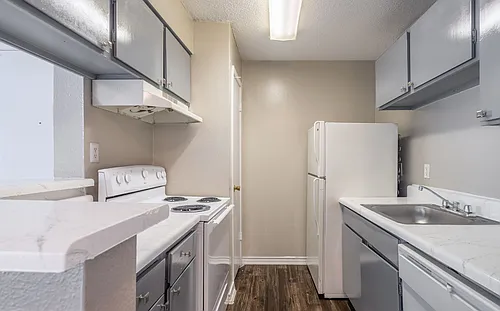 Albion Apartments Photo 1