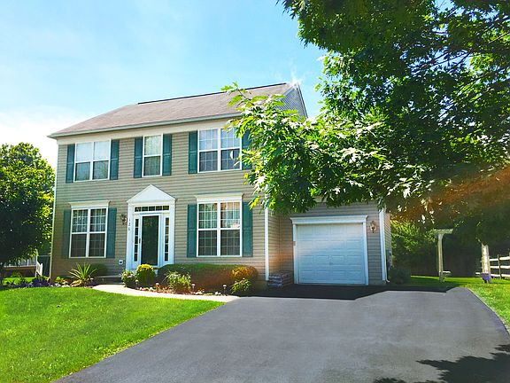 2nd image of 126 Newport Cir