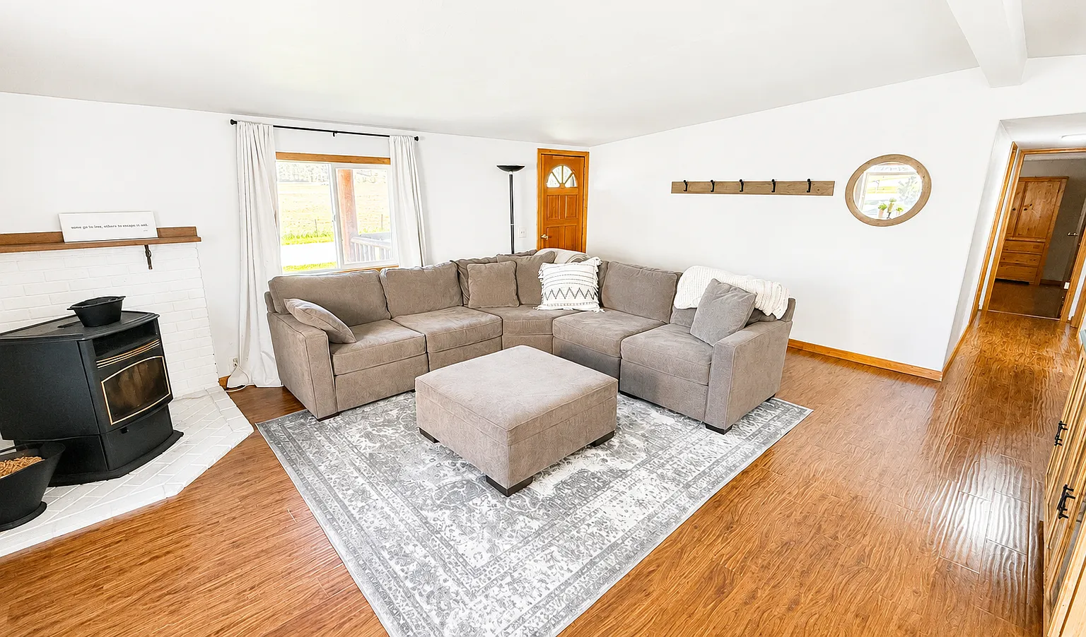 3 bed, 1232 sqft, $2,400 — Photo 3