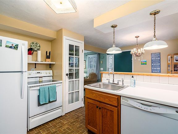 2nd image of 56 Greenway Blvd