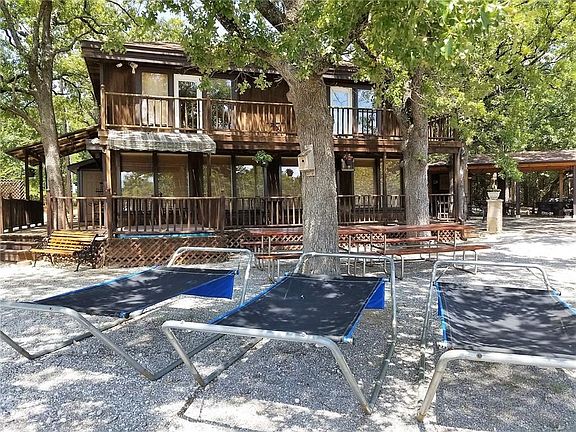 3rd image of 162 Lakeshore Dr