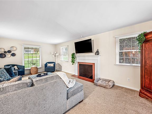 4th image of 238 Meadowbrook Dr