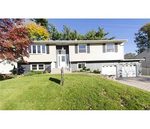 76 Beechwood Ave photo 1