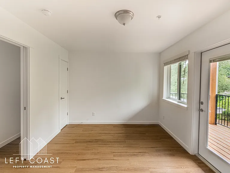 680 SE Highway 101 #204 — Photo 12