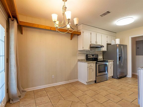 4th image of 102 Hollydale Dr