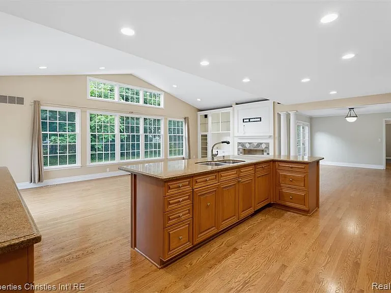 1688 Northlawn Blvd — Photo 19