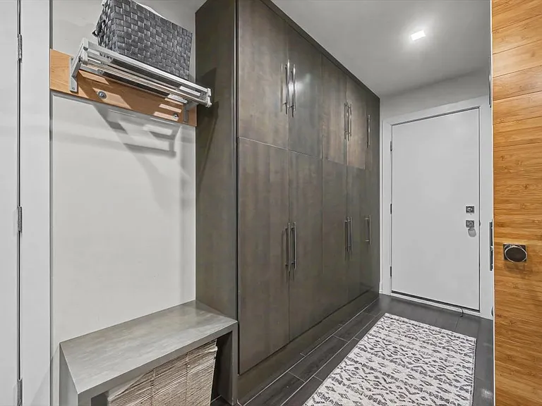 2076 Valley Lo Ln — Photo 31