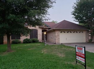 1525 Clover Ln, Granbury, TX 76048