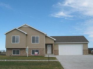 892 49th Ave S, Grand Forks, ND 58201