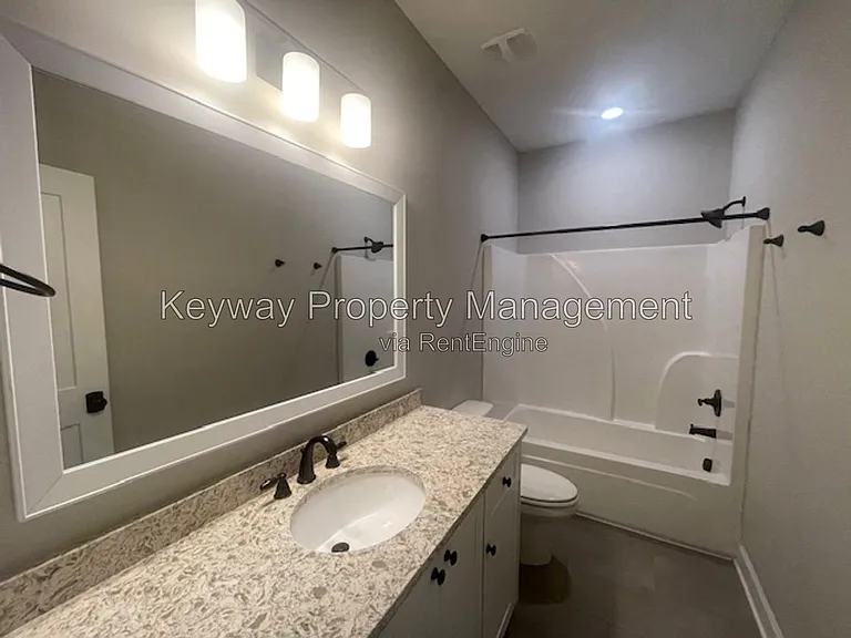 1933 Avenel Ln — Photo 14