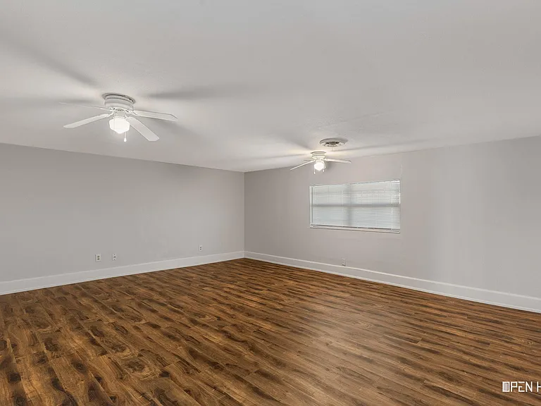 1604 Parkdale Dr — Photo 5