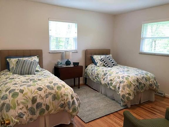 4th image of 891 Grays Ln