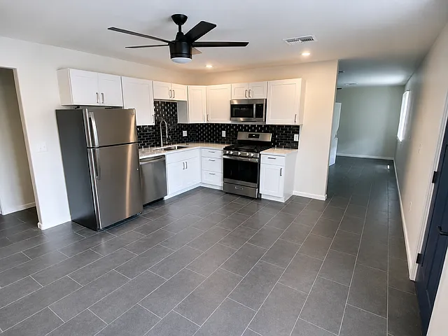 2 bed, 1075 sqft, $1,650 — Photo 4