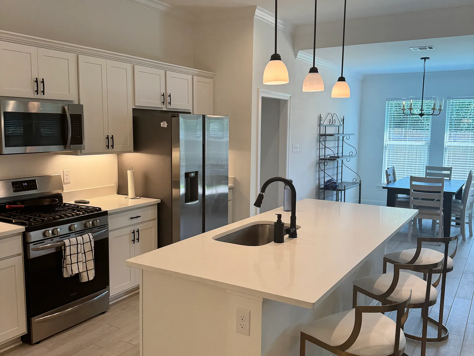 3 bed, 1825 sqft, $2,650 — Photo 4