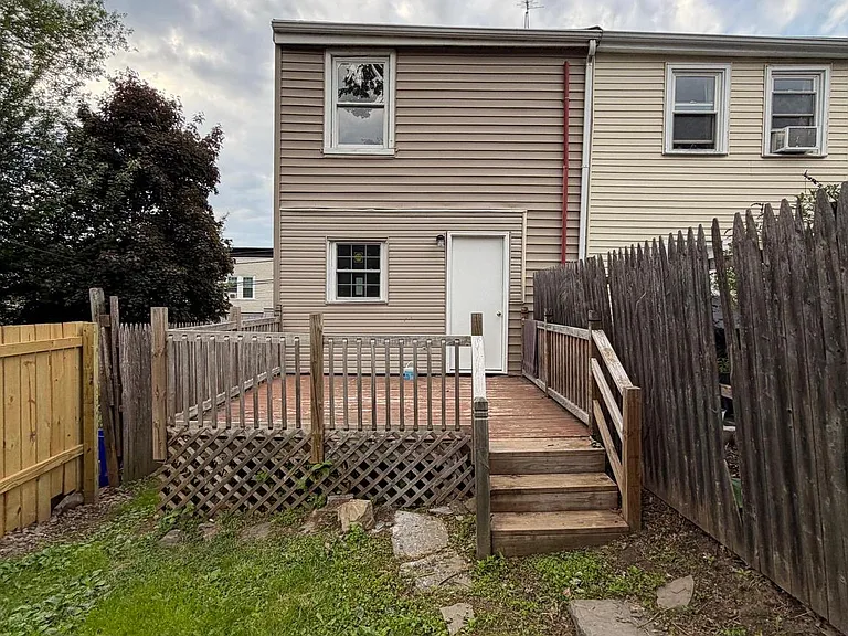 324 W Chestnut St — Photo 17