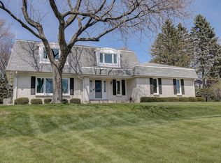 3416 W Meadowview Ct, Mequon, WI 53092