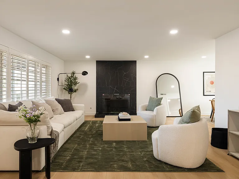 24262 Lysanda Dr — Photo 19