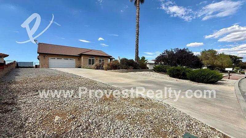 3 bed, 2.0 bath, 2133 sqft, $2,750 — Photo 1
