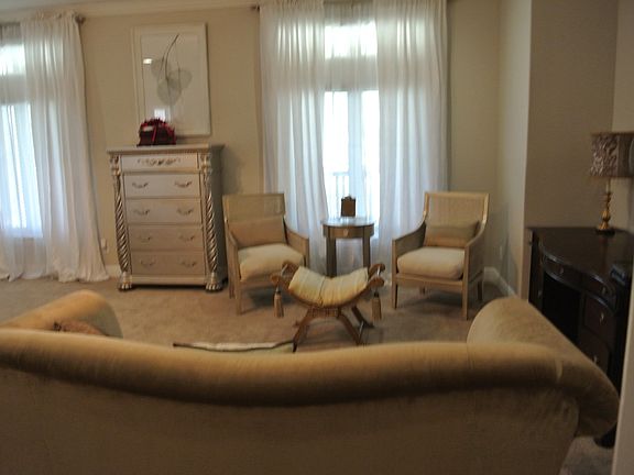 MASTER BEDROOM SITTING AREA