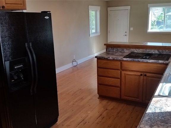 4th image of 406 4th Ave S