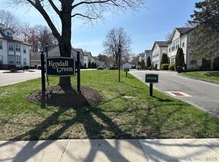 42 Kendall Green Dr #42, Milford, CT 06461