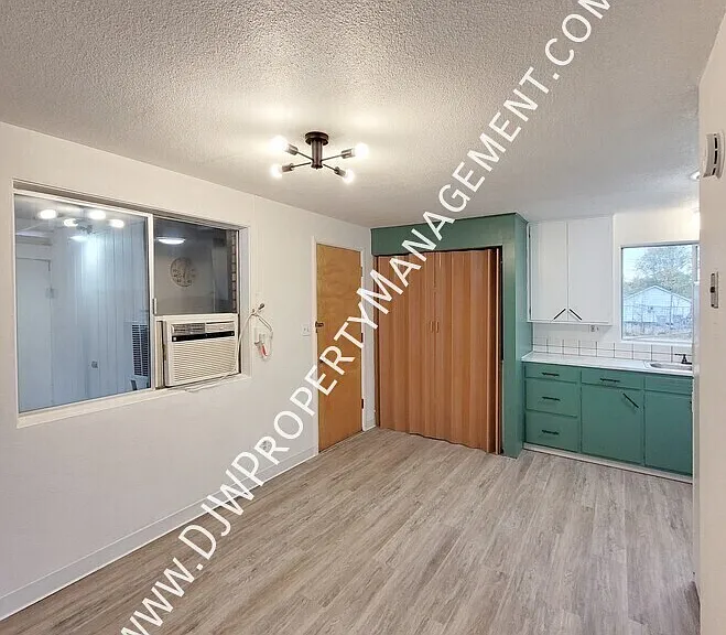 211 Owyhee Ave — Photo 6
