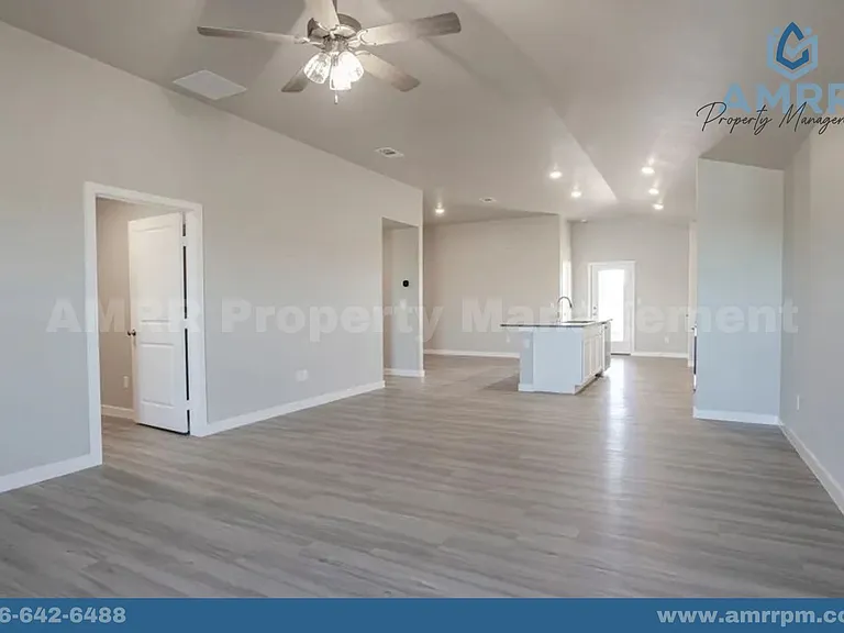 7216 East Cres #99-1/2 — Photo 3