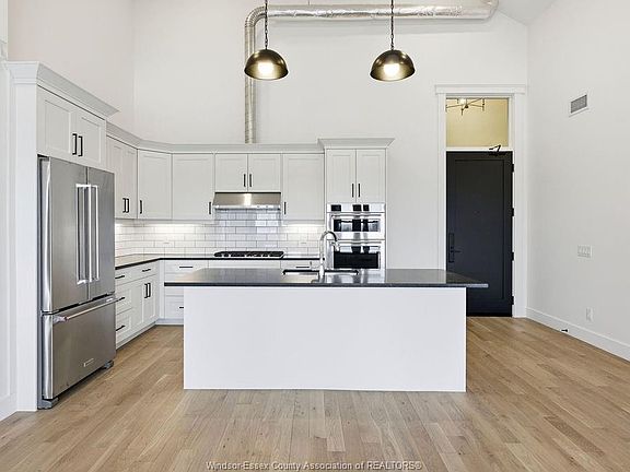 4th image of 247 Brock St #403