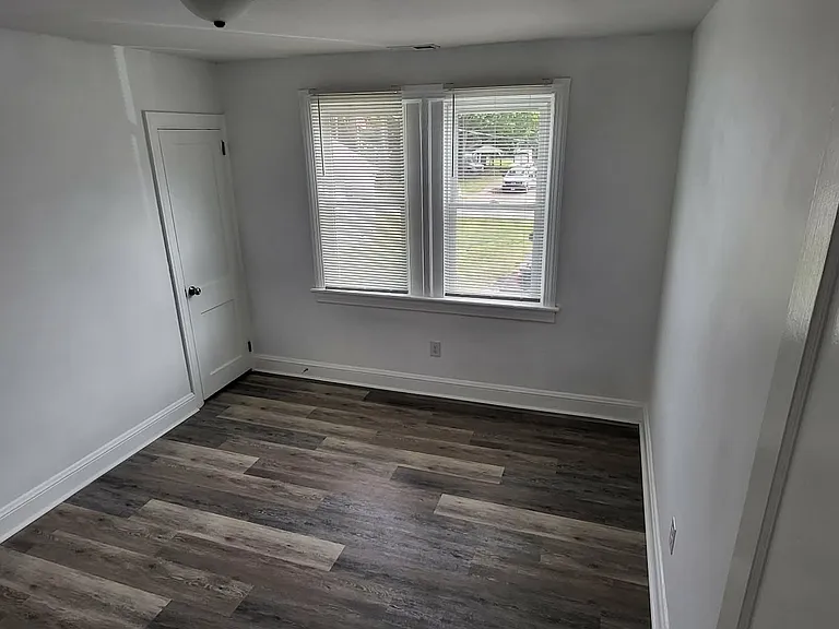 4860 Elmhurst Ave #B — Photo 11