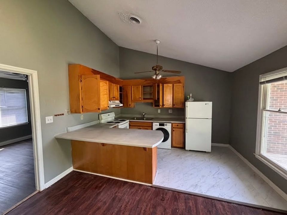 1st image of 711 Church St APT B