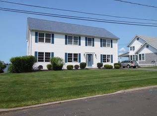 19 Division St, Waterford, CT 06385