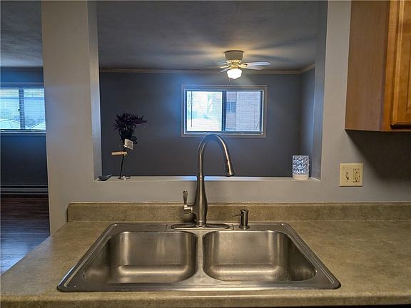 3rd image of 117 John St APT 44