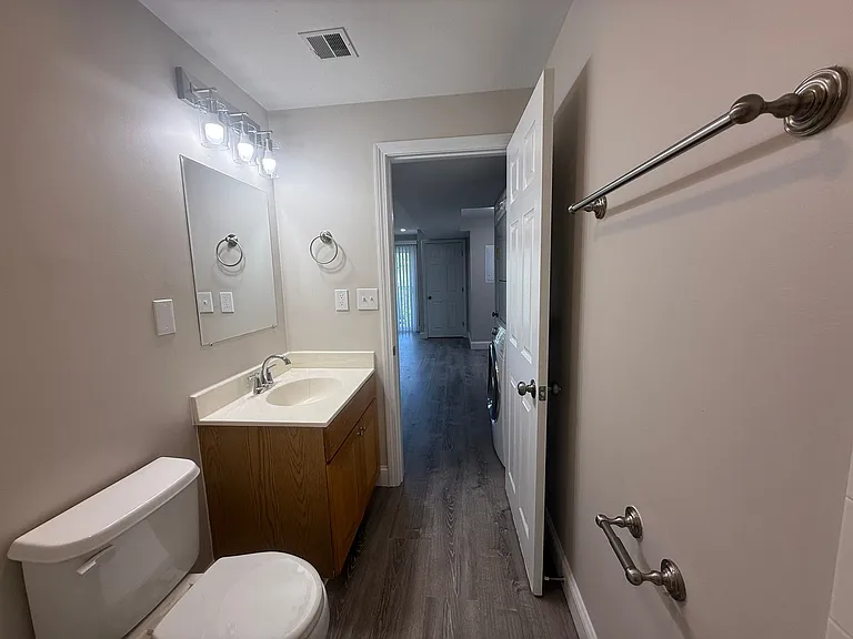 Pondsview Apartments — Photo 72