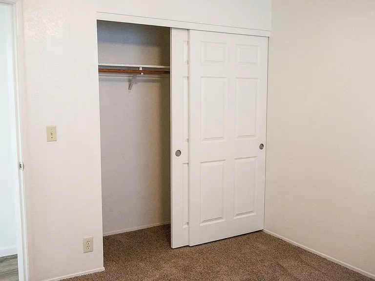 Crestline Apartments — Photo 10